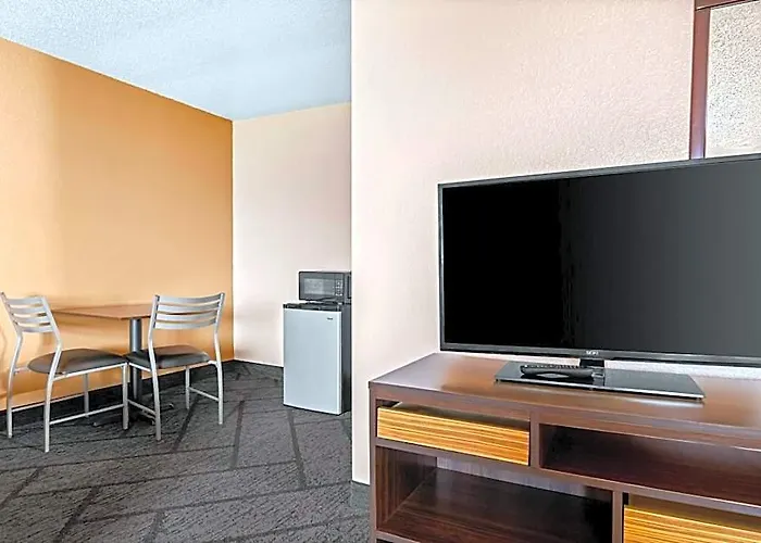 Super 8 By Wyndham Bourbonnais/kankakee Area Bourbonnais